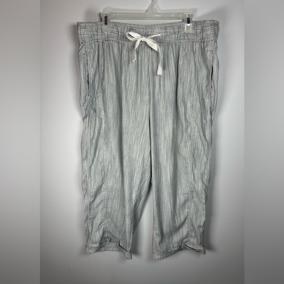 Lane Bryant Gray Capri Pants Relaxed Fit Soft Slub Striped Grey size 18/20 new - Picture 1 of 12
